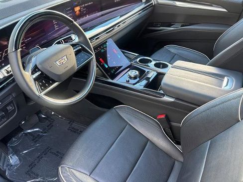 Certified 2025 Cadillac Escalade Sport w/ LPO, ONYX Package AWD/4WD image 9
