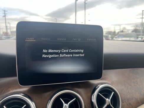 Certified 2019 Mercedes-Benz GLA 250 4MATIC image 29
