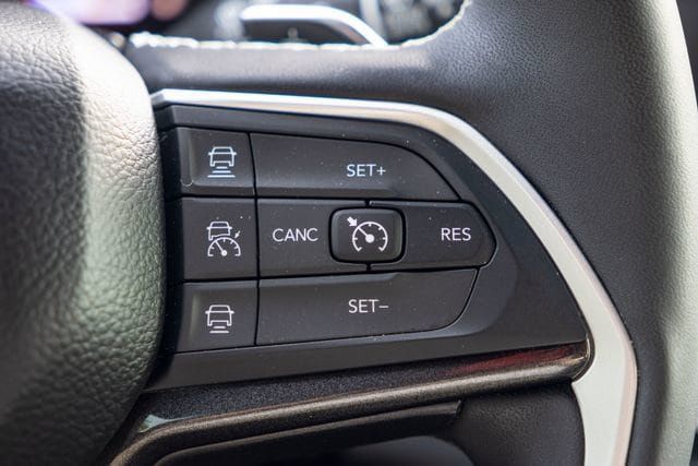 Used 2023 Jeep Grand Cherokee Altitude AWD/4WD image 20