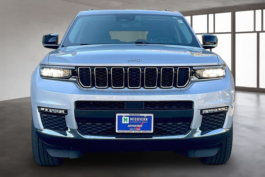 Used 2023 Jeep Grand Cherokee L Limited w/ Rear Seat Video Group I AWD/4WD image 2