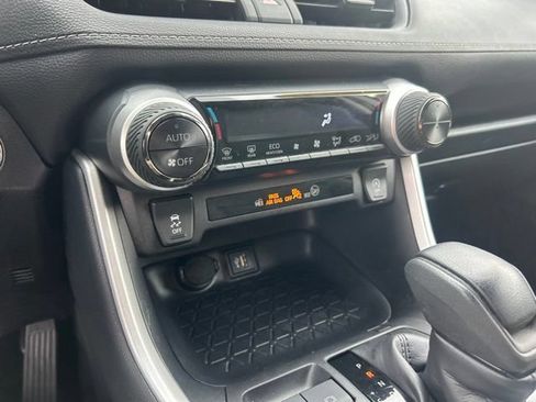 Used 2025 Toyota RAV4 XLE FWD image 25