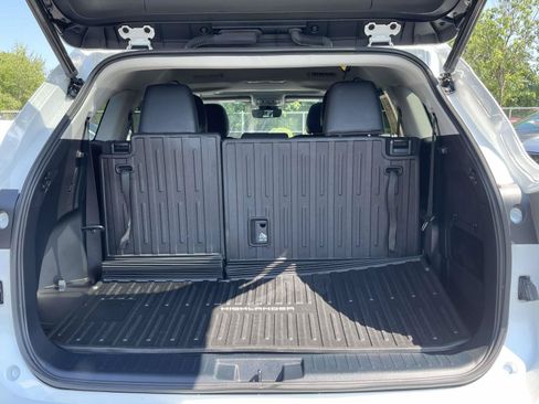 Used 2023 Toyota Highlander XLE FWD image 9
