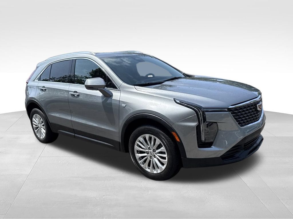 Used 2024 Cadillac XT4 Luxury w/ Cold Weather Package FWD image 1