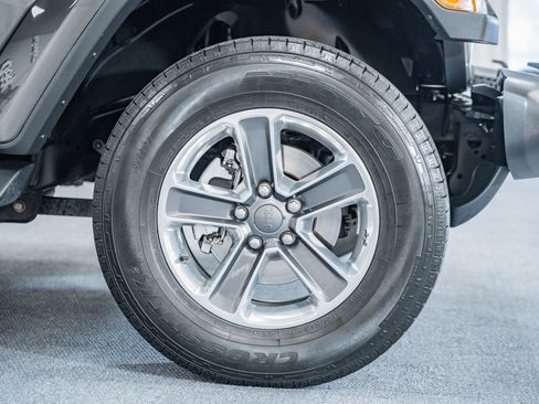 Used 2018 Jeep Wrangler Unlimited Sahara image 15