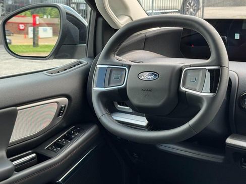 Used 2025 Ford Expedition Max Active AWD/4WD image 13