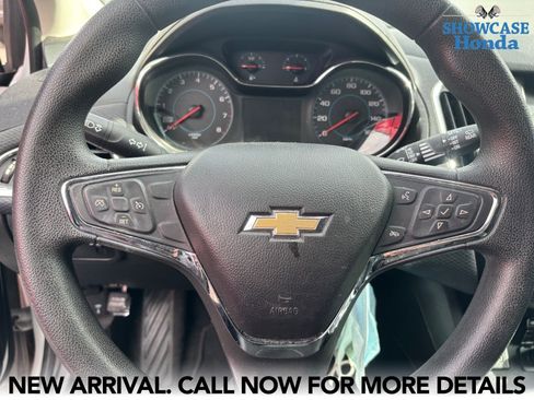 Used 2017 Chevrolet Cruze LT w/ Convenience Package image 9