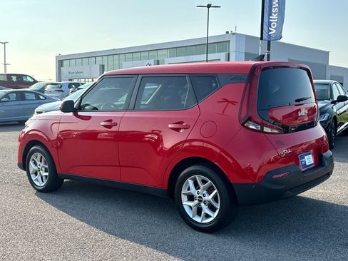 Used 2022 Kia Soul S FWD image 3