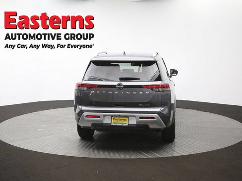 Used 2022 Nissan Pathfinder SL AWD/4WD image 38