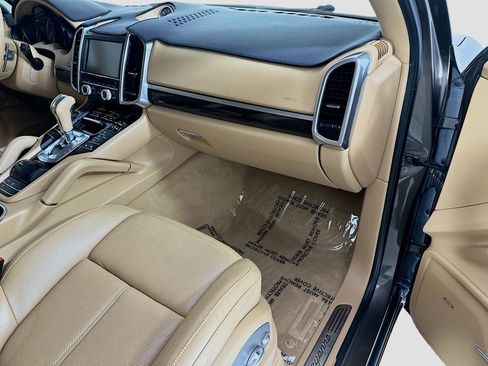 Used 2016 Porsche Cayenne image 30
