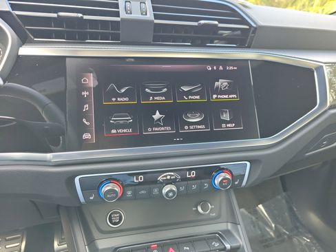 Certified 2025 Audi Q3 2.0T Premium Plus w/ Premium Plus Package image 21