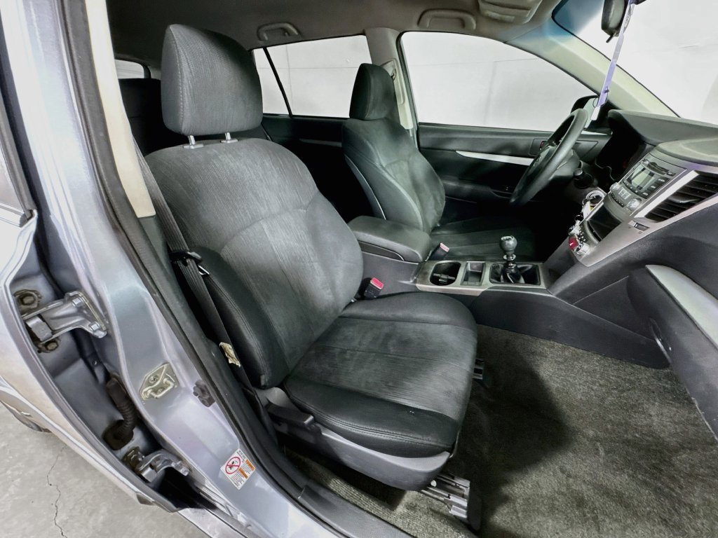 Used 2013 Subaru Outback 2.5i AWD/4WD image 30