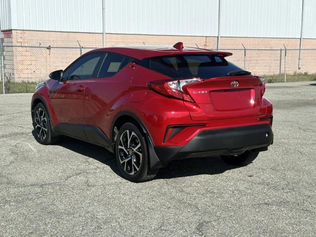 Used 2021 Toyota C-HR XLE FWD image 5