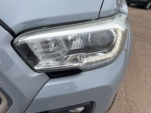 Used 2018 Toyota Tacoma TRD Sport w/ Technology Package image 10