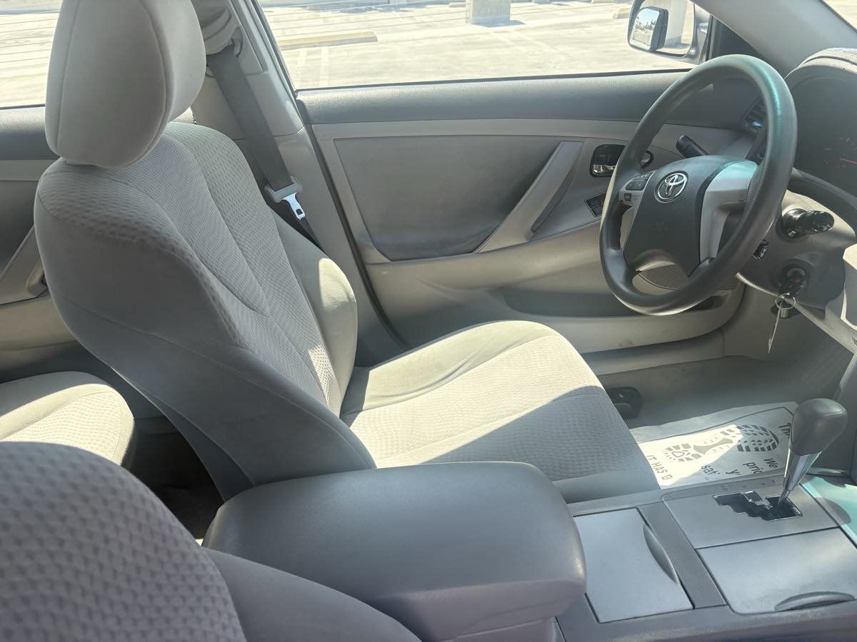 Used 2011 Toyota Camry LE FWD image 17