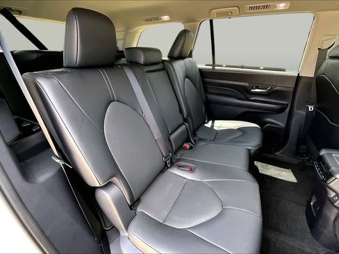 Used 2024 Toyota Grand Highlander AWD image 20