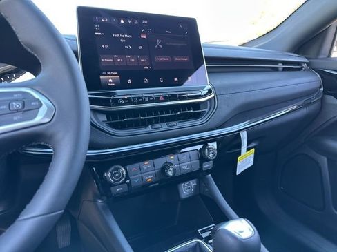 New 2026 Jeep Compass Latitude image 42