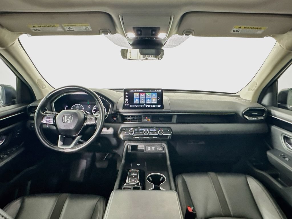 Certified 2025 Honda Pilot Touring image 3