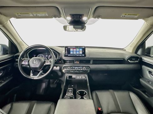 Certified 2025 Honda Pilot Touring image 3