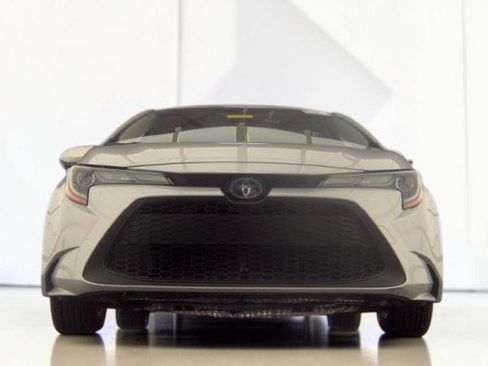 Used 2020 Toyota Corolla LE FWD image 3