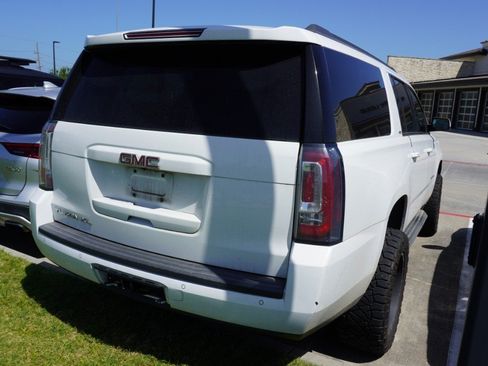 Used 2017 GMC Yukon XL SLT w/ Open Road Package AWD/4WD image 4