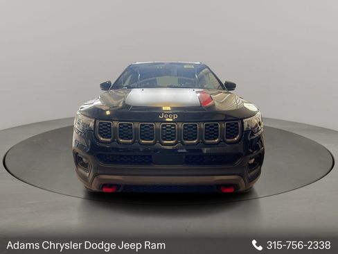 Used 2024 Jeep Compass Trailhawk AWD/4WD image 2