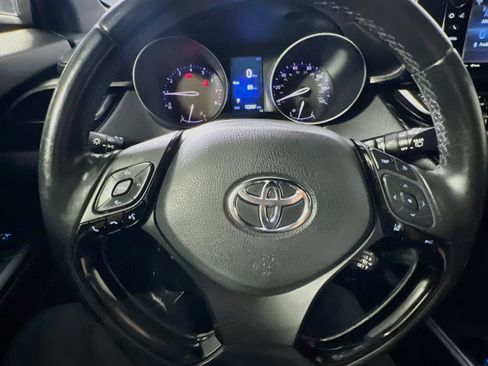 Used 2018 Toyota C-HR XLE FWD image 18