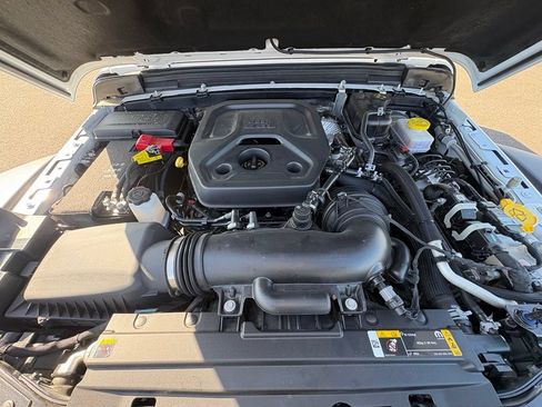 Used 2025 Jeep Wrangler Unlimited Rubicon AWD/4WD image 30