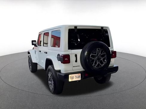 Used 2025 Jeep Wrangler Unlimited Sahara AWD/4WD image 15