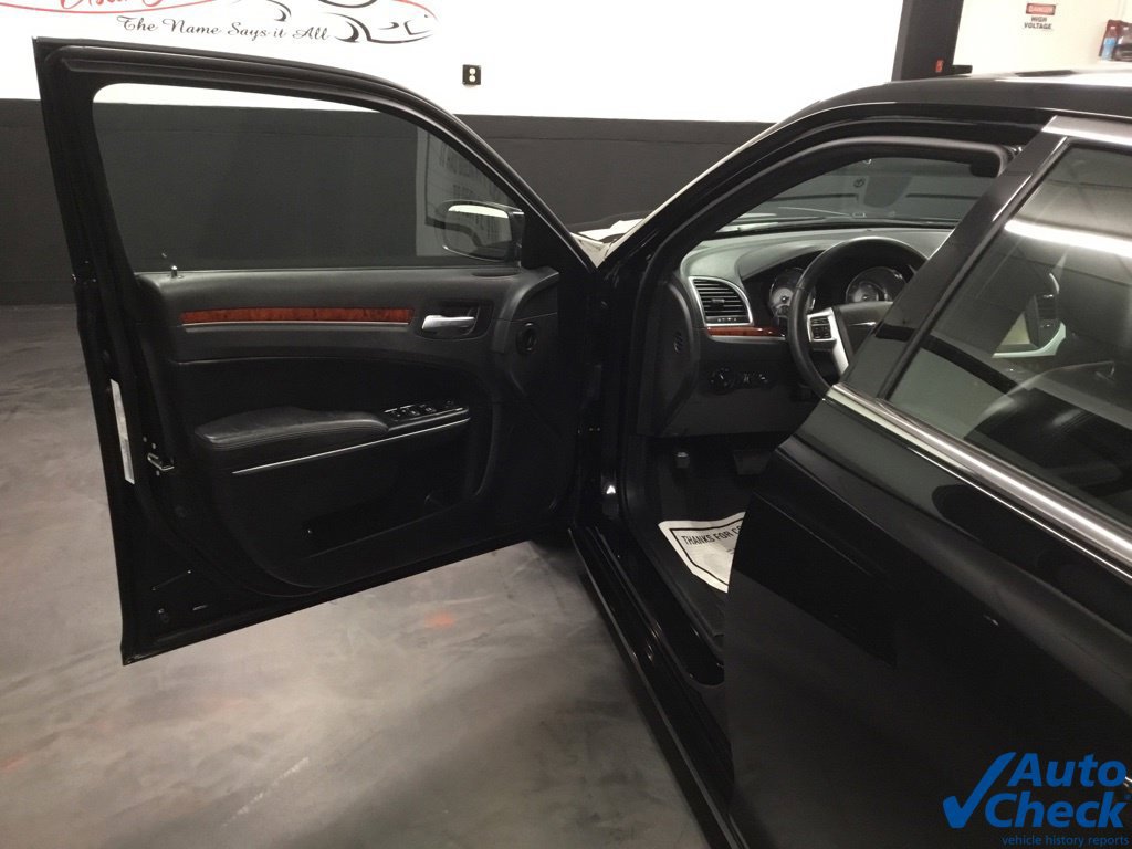 Used 2013 Chrysler 300 AWD w/ Driver Convenience Group image 20