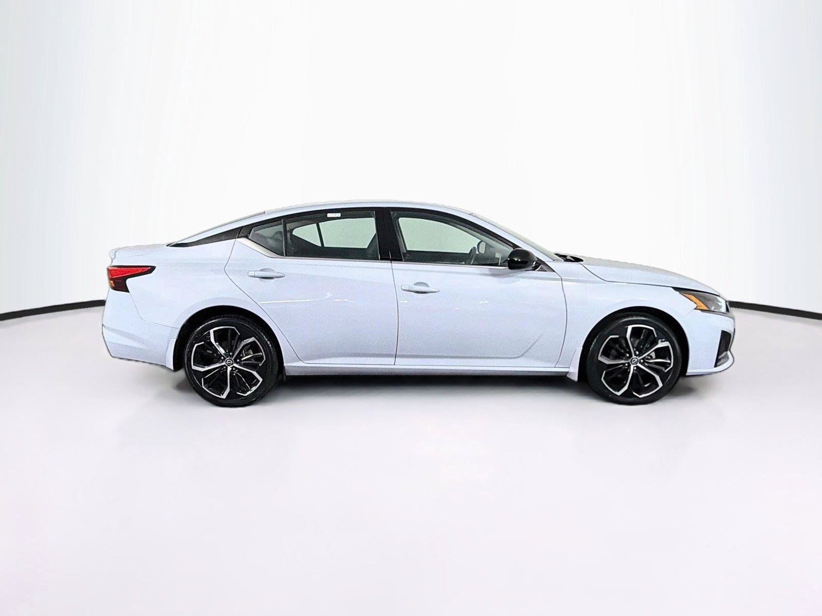 Used 2023 Nissan Altima 2.5 SR AWD/4WD image 12