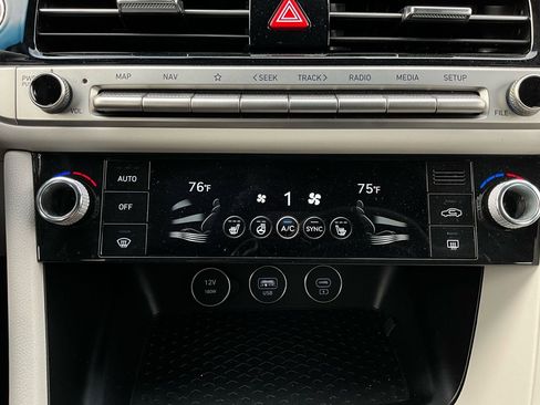 Used 2025 Genesis G70 2.5T image 27