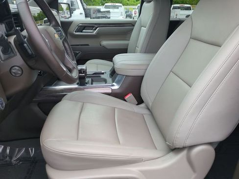 Used 2025 Chevrolet Silverado 1500 LTZ AWD/4WD image 11