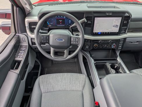Certified 2025 Ford F250 XLT w/ Black Appearance Package AWD/4WD image 34