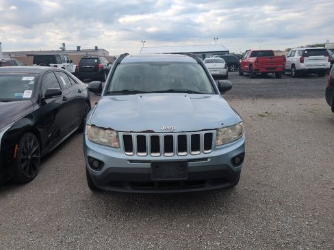 Used 2013 Jeep Compass Latitude w/ Sun/Sound Group AWD/4WD image 3