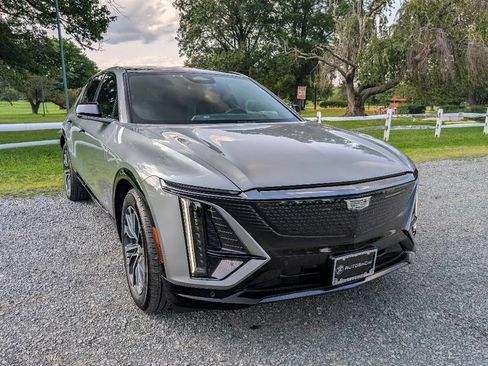 Used 2024 Cadillac Lyriq Sport AWD/4WD image 3