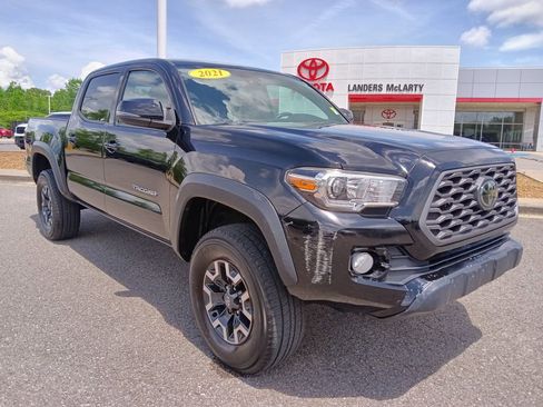 Used 2021 Toyota Tacoma TRD Off-Road AWD/4WD image 3