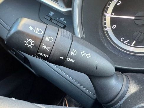 Used 2023 Toyota Highlander XLE AWD/4WD image 31