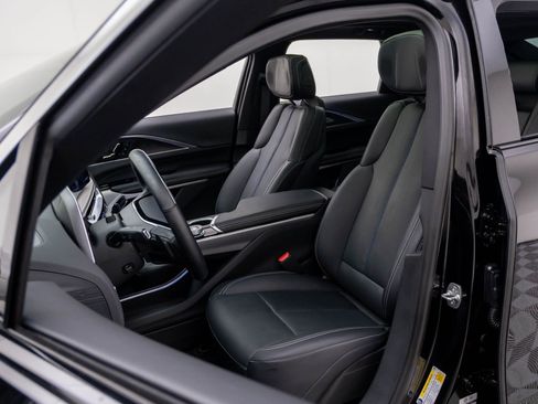 Certified 2025 Cadillac Lyriq Luxury w/ LPO, Floor Liner Package AWD/4WD image 19