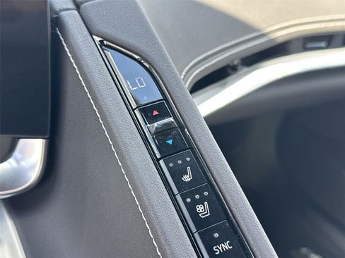 Used 2020 Chevrolet Corvette Stingray Preferred Cpe w/ 2LT Preferred Equipment Group RWD image 20