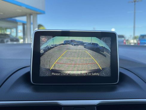 Used 2016 MAZDA MAZDA3 i Sport w/ Preferred Equipment Package FWD image 9