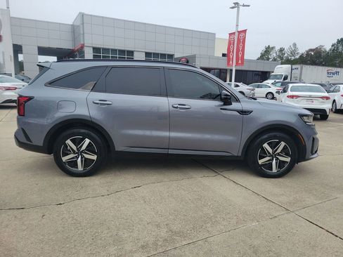 Used 2022 Kia Sorento S w/ Panoramic Sunroof Package image 8
