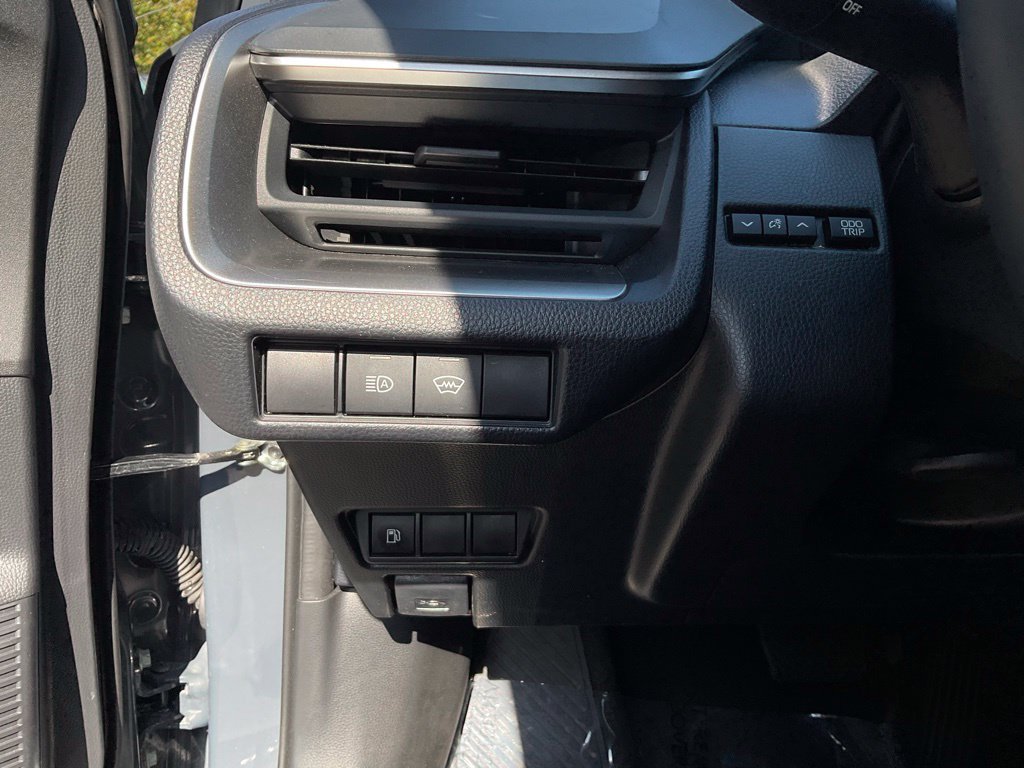 Used 2025 Toyota Prius LE FWD image 13