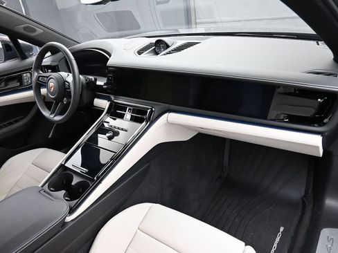 Certified 2025 Porsche Panamera 4S AWD/4WD image 34
