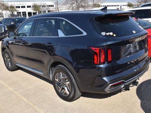 Used 2022 Kia Sorento S image 6