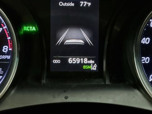Used 2018 Toyota Camry SE w/ Moonroof Package FWD image 8