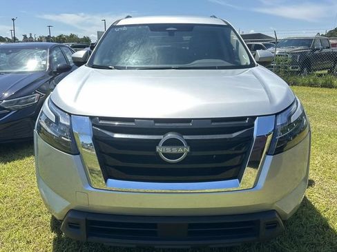 Used 2024 Nissan Pathfinder SV FWD image 13