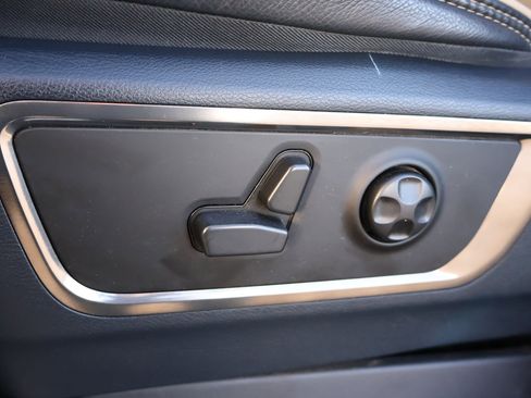 Used 2019 RAM 1500 Limited image 11