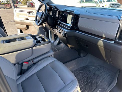Used 2022 GMC Sierra 1500 SLT AWD/4WD image 34