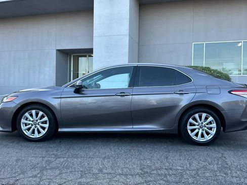 Used 2019 Toyota Camry LE image 5