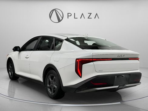 Used 2025 Kia K4 LXS image 3